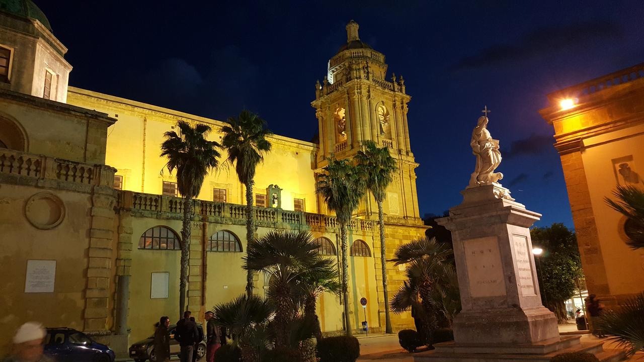 Casa Turismo "Madonna Del Paradiso" 马扎拉德尔瓦洛 外观 照片