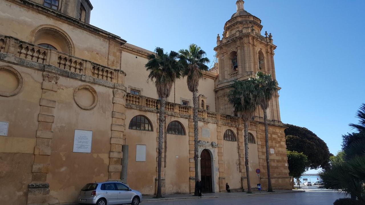 Casa Turismo "Madonna Del Paradiso" 马扎拉德尔瓦洛 外观 照片